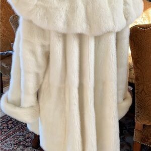 Giuliana Teso White mink stroller made in Italy size 40